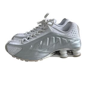 Nike Women's Shox R4 White Metallic Platinum AR3565-101 Sneakers Size 8.5